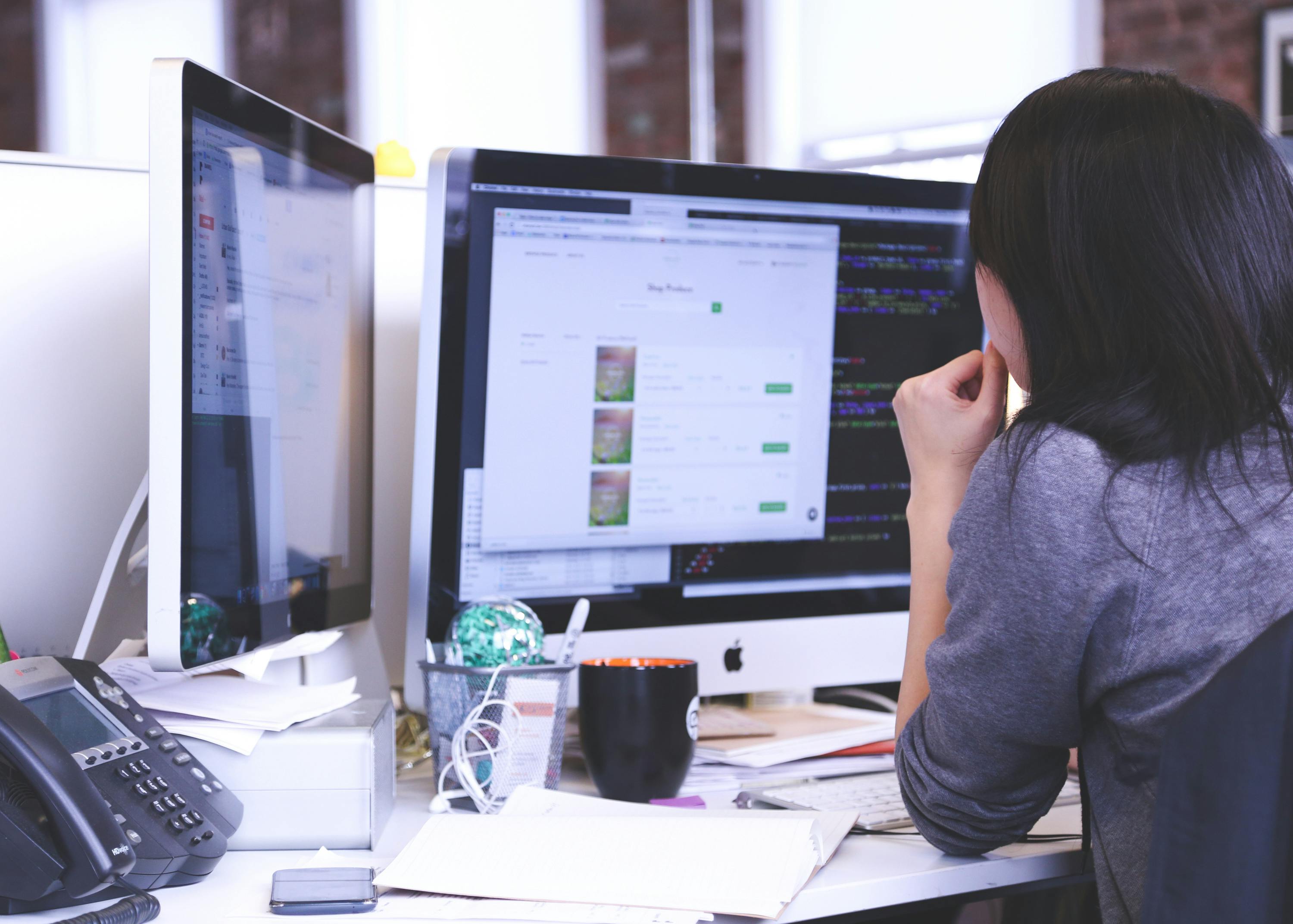 Simulasi Sederhana: Manual vs HR Software