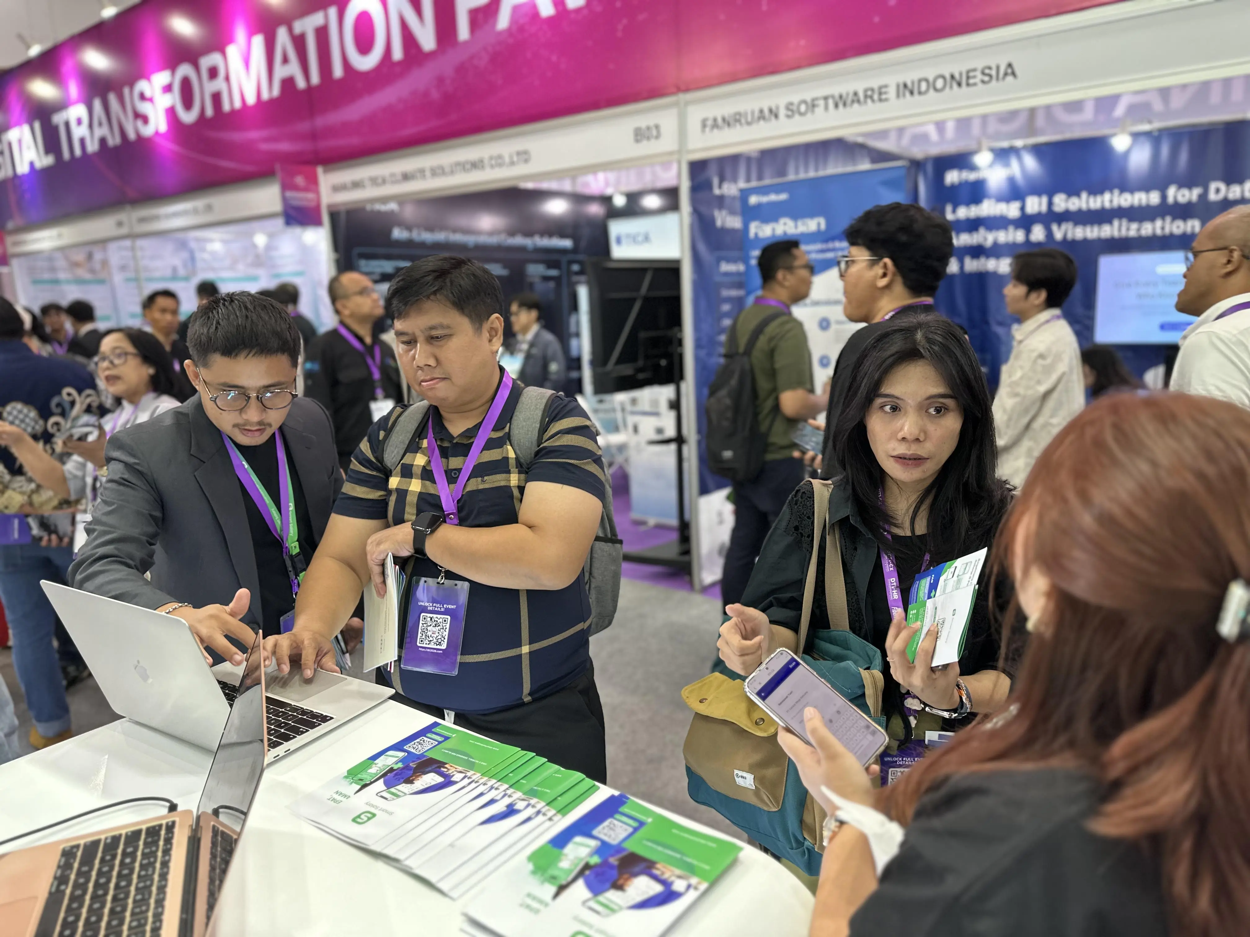 Melalui sesi konsultasi, tim Smart Salary menunjukkan bagaimana perusahaan dapat menyederhanakan operasional HR dengan ekosistem Smart Salary dan Sally AI. Sumber Smat Salary